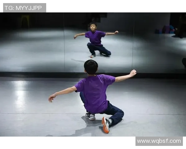 重庆街舞队的逆袭之旅:从街头到舞台的奋斗与荣耀